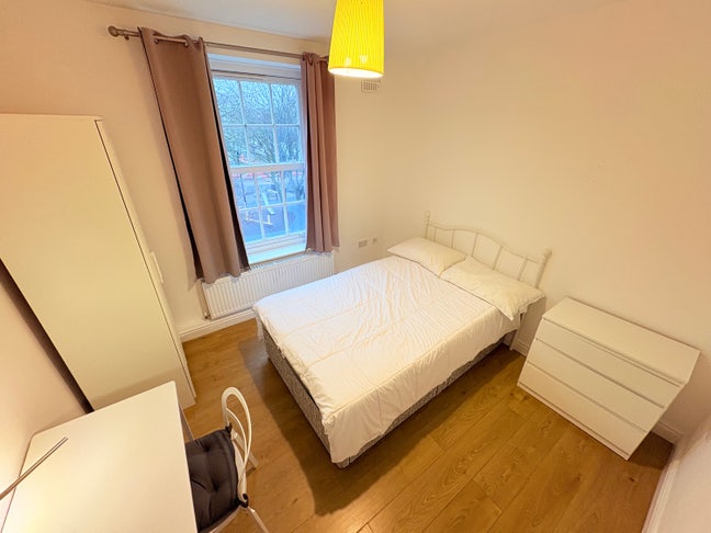 1 Double Room available now in kings Cross and Eus Main Photo