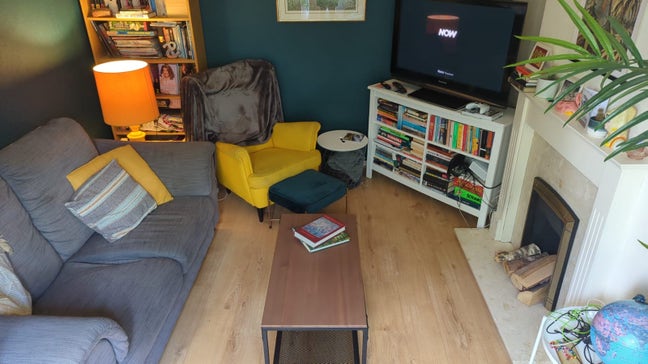 Big bright room in friendly creative house Main Photo