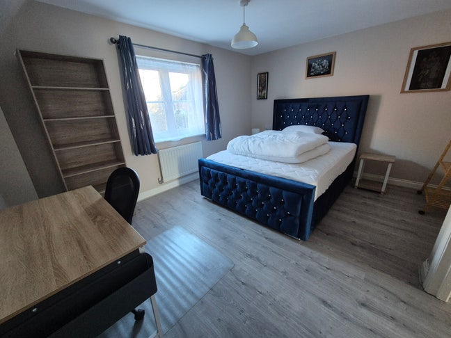 Nice double bedroom with private bathroom  Main Photo