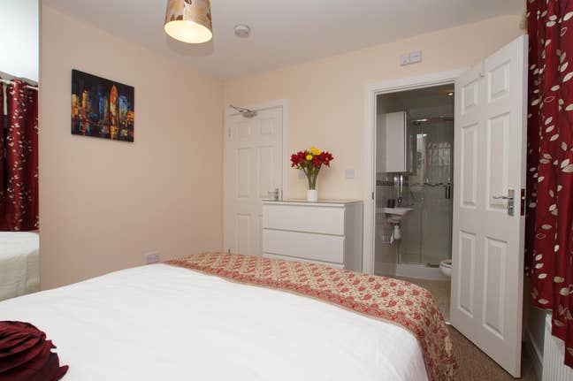 1 Spacious Double Room Main Photo