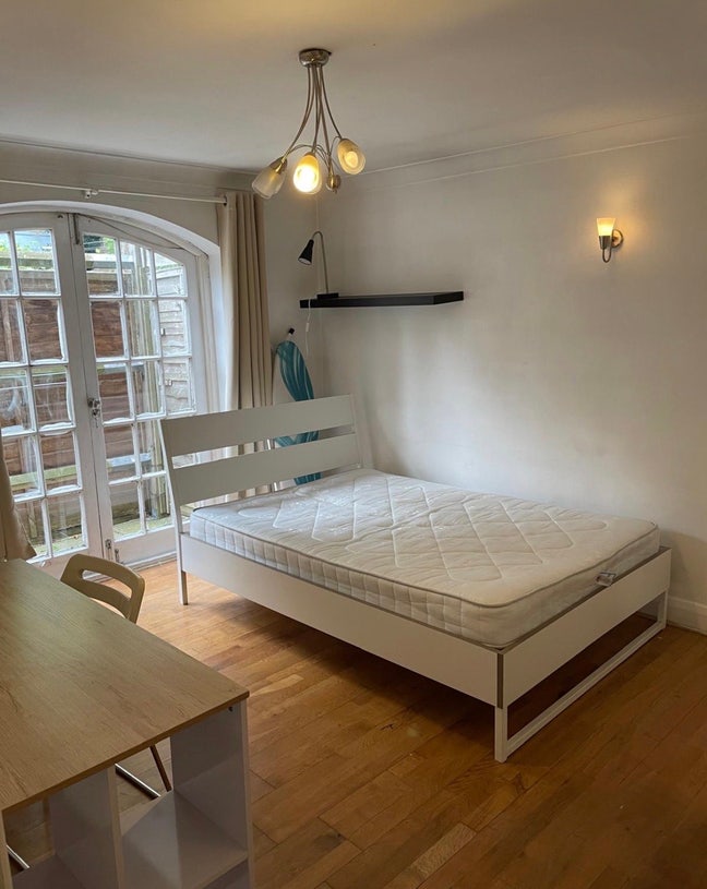 Large Bright Double Room with Garden in Fulham  Main Photo