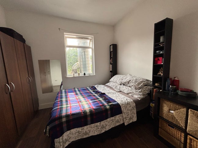 Cosy King Bedroom – 5 Min from St James Street Sta Main Photo
