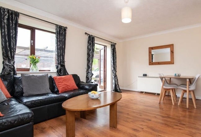 Beautiful, Modern 3 Bed on Canal Main Photo