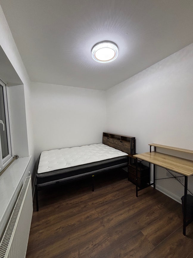 Newly Refurbished Double Room - Bills Included Main Photo