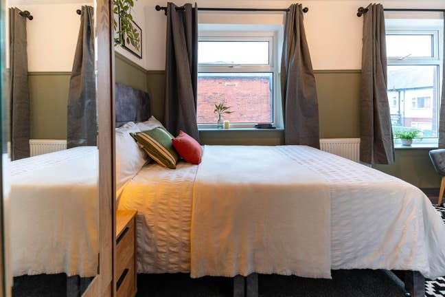 Modern Ensuite | Bolton | Al Bills Included! Main Photo