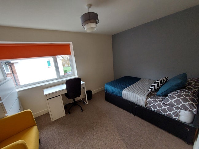 GU2 8Lx: Modern Double Close to Research Park  Main Photo