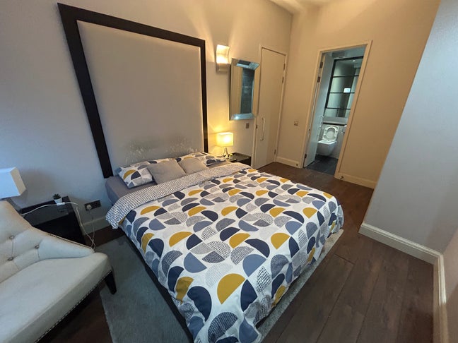 Furnished Ensuite Room in Old St Main Photo