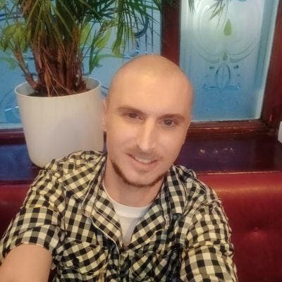 Professional Male seeks a double room Main Photo