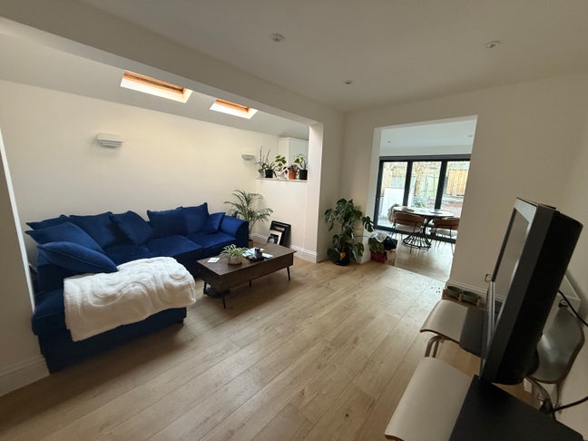 Spacious 2 Bed Flat 🌿 Main Photo