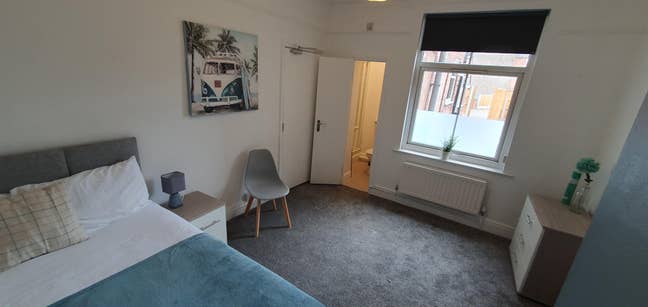 Nice en-suite rooms in well maintained house Main Photo