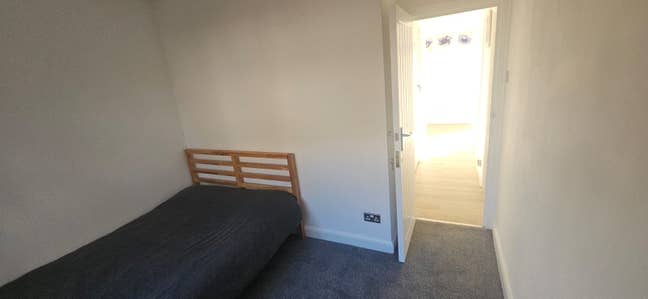 Very clean, Well Presented double room to rent  Main Photo