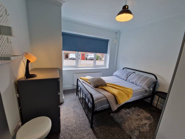 GU2 8Je: Close to Royal Surrey Hospital  Main Photo