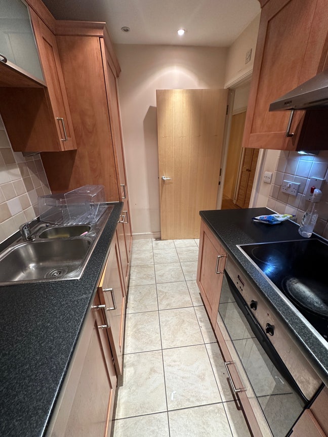 Private & Quiet Double Room SE16 - Shares Bath W/1 Main Photo