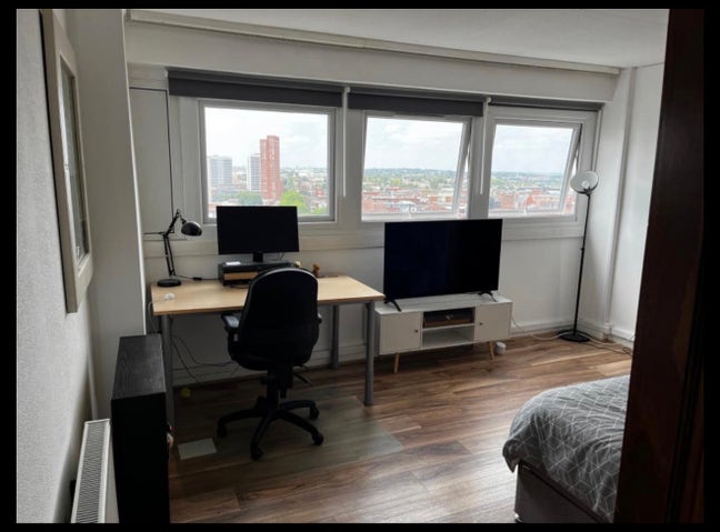 City Centre Apartment with Stunning Views & Access Main Photo