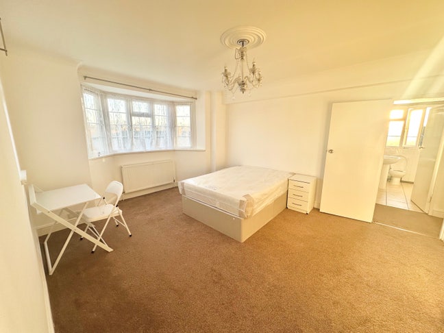 Xl Room | NW11 | Bright Lovely Flat  Main Photo
