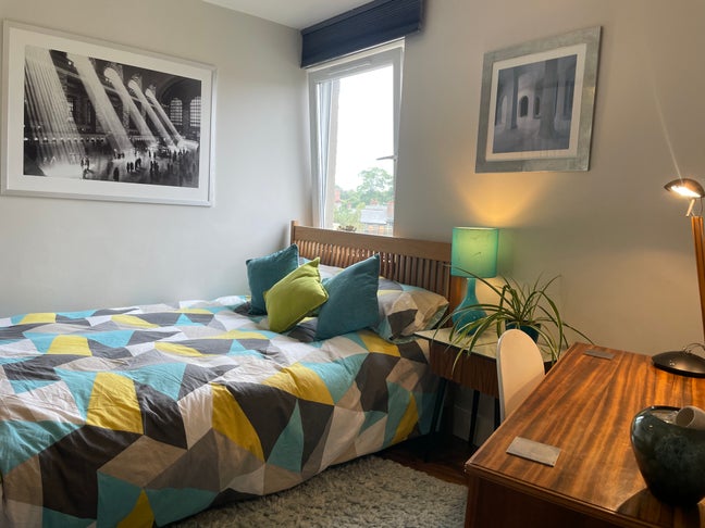 Short term let, kingsize room in flat for rent Main Photo