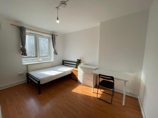 Large Double Room Near Liverpool St.\/ Shoreditch  Main Photo