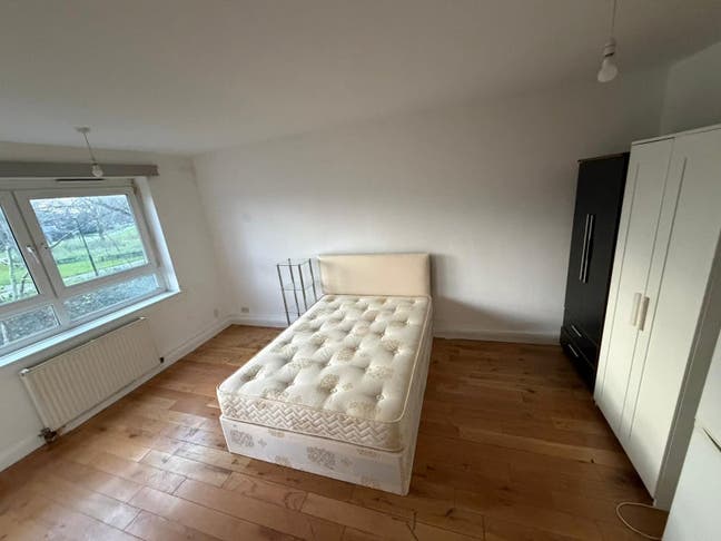 Double bedroom to rent in Royal Oak/Paddington Main Photo