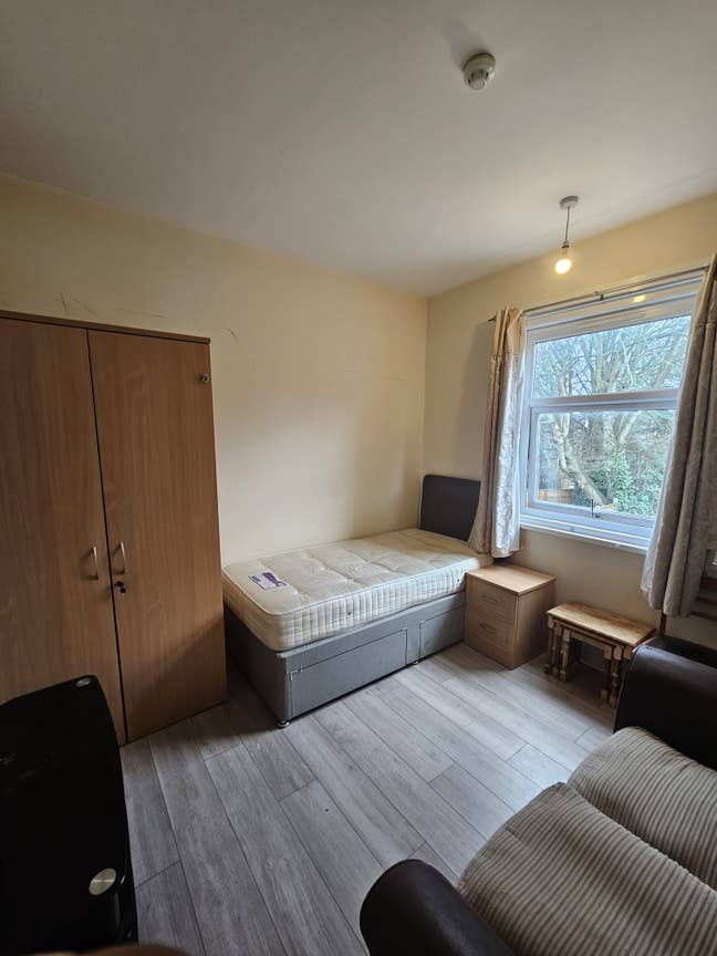  1 Single bedroom is available in IP4 1NS Main Photo