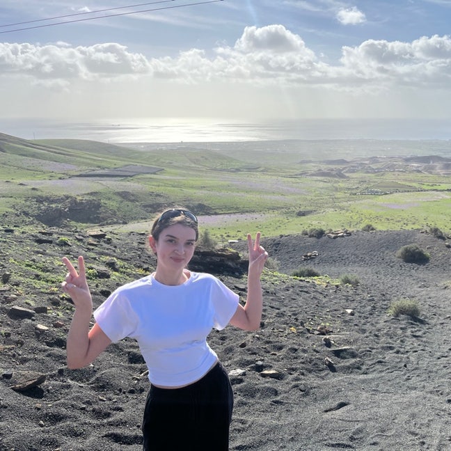 Looking for a double room preferably female only  Main Photo