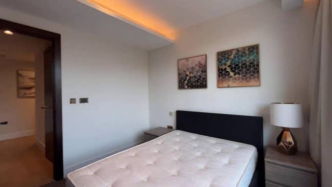 Room available steps away from Euston station Main Photo