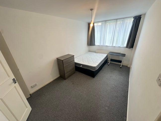 🌕Spacious room next to Little Venice canals Main Photo