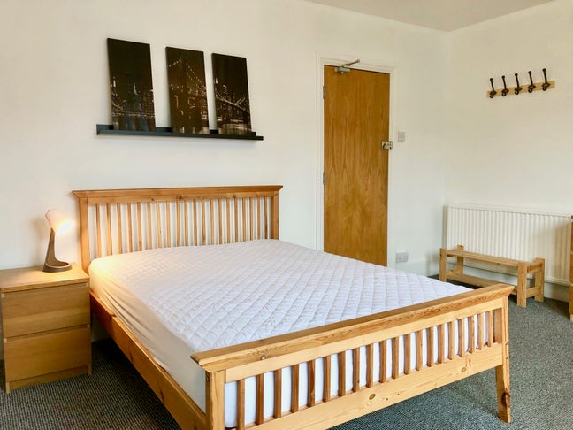 Co-Living  | Young Professionals | Weekly Cleaner Main Photo