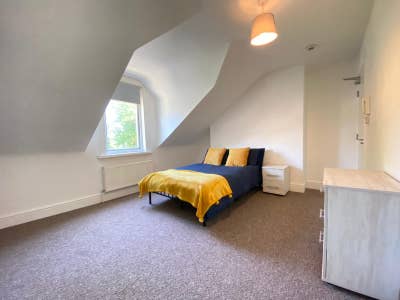 Double room with en-suite  Main Photo
