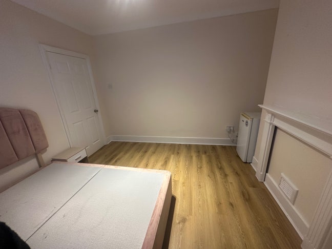 Double room available for rent  Main Photo