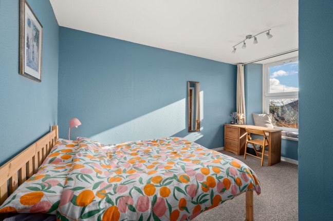 Room available in west end flat near University Main Photo