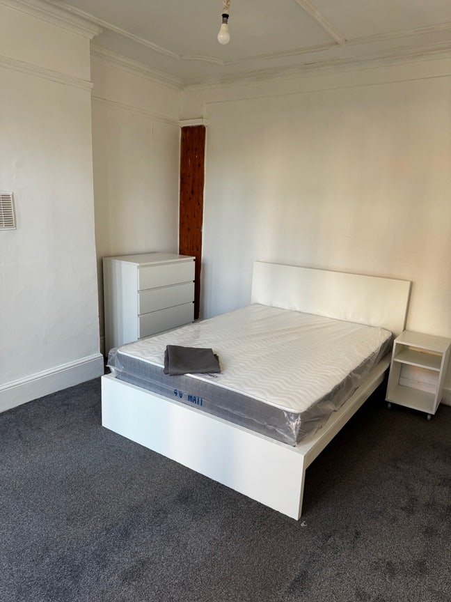 Absolutely Stunning  Double Room in Wimbledon Park Main Photo