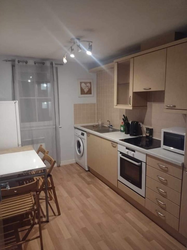 Cosy large e-suite room (ASAP preffered) Main Photo