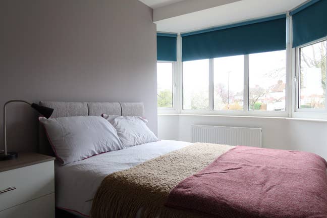 Spacious Double Room - Furnished, Great Location Main Photo