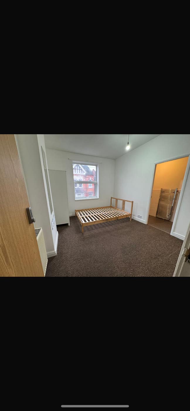 5 bedrooms for single occupancy- Netherton Main Photo