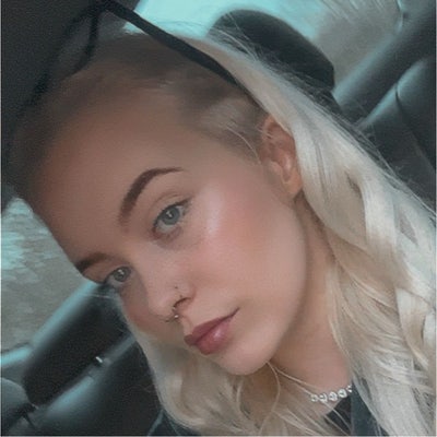 Professional Female seeks a single or double room Main Photo