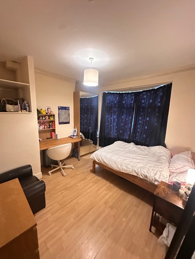 HUGE double room in M13 (bills incl) near Uni &MRI Main Photo