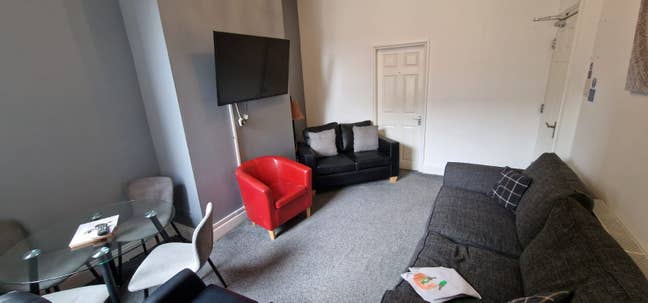 Spacious Rooms Available in Modern 6-Bed HMO – Tow Main Photo