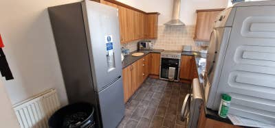 Spacious Rooms Available in Modern 6-Bed HMO – Tow Main Photo