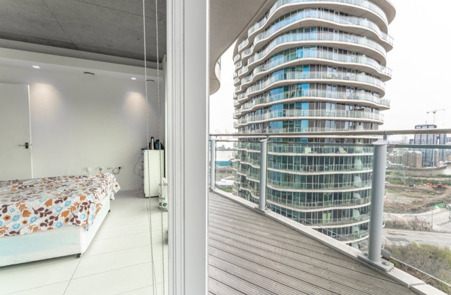 Royal Docks E16 Stunning Double private balcony!! Main Photo