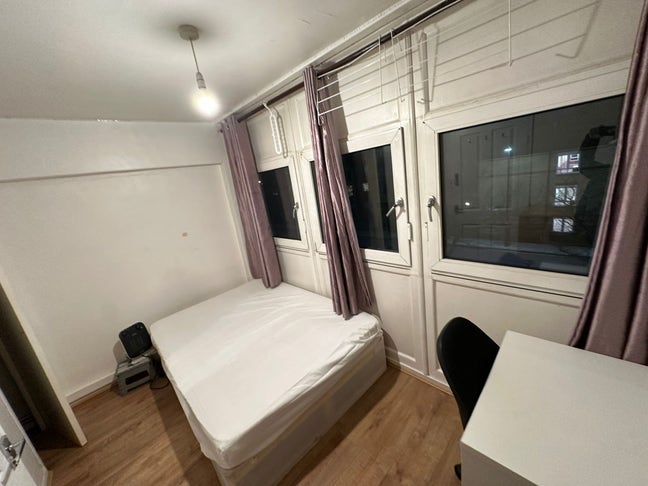 Spacious Double Room Near Aldgate/Stepney Green  Main Photo