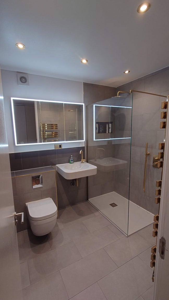 North Greenwich Apartment with Park Views Main Photo