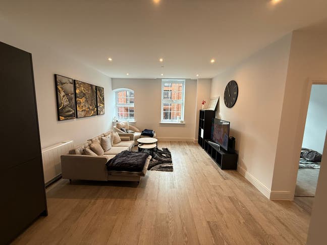 Lavish Double room to rent in slough SL13 Main Photo