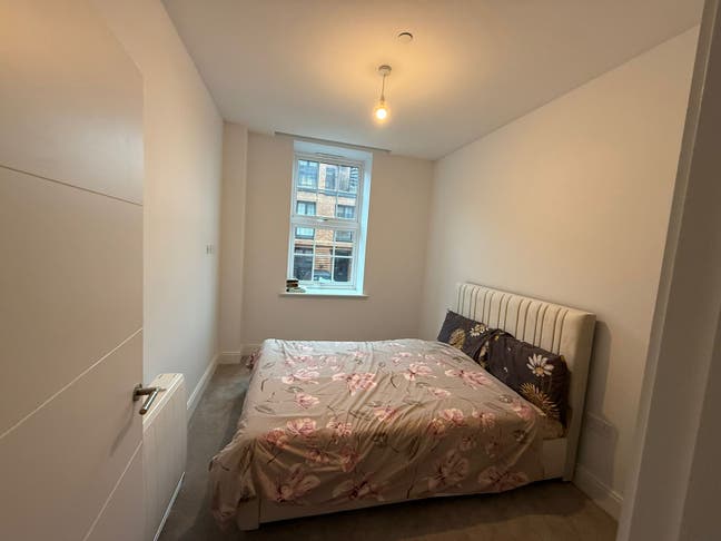 Lavish Double room to rent in slough SL13 Main Photo
