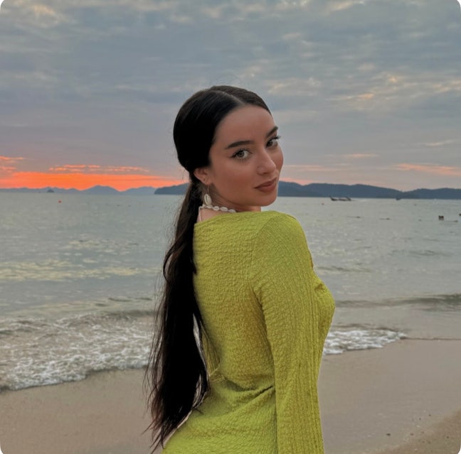 Single professional female looking for a room Main Photo