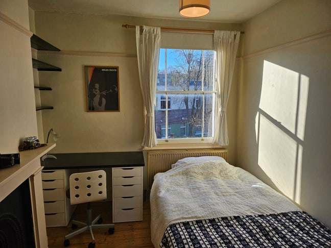 Convenient and calm weekday room in SE8 Main Photo