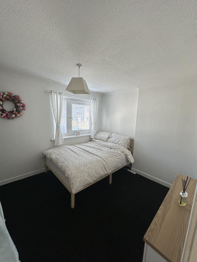 Double bedroom close to Edinburgh airport Main Photo