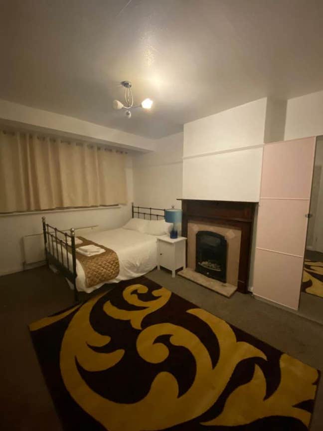  1-double room is available in SE4 1RD Main Photo