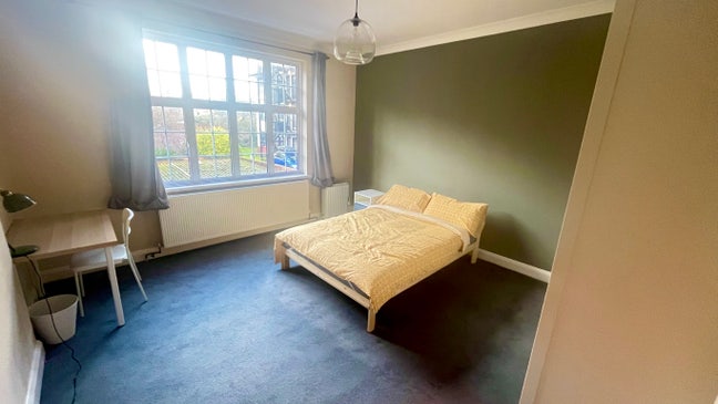 Double Room in Friendly Family Flat  Students prfd Main Photo