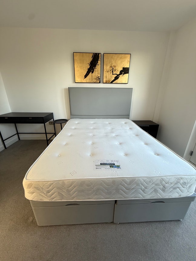 King size en-suite overlooking Olympic park! Main Photo