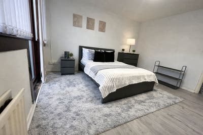 🌿 Extra-Large Double Room with Private Garden Main Photo